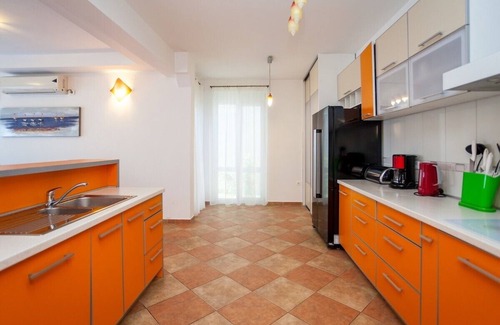 Bar Villa | Magnificent villa with 5 bedrooms, pool, garden and barbecue.