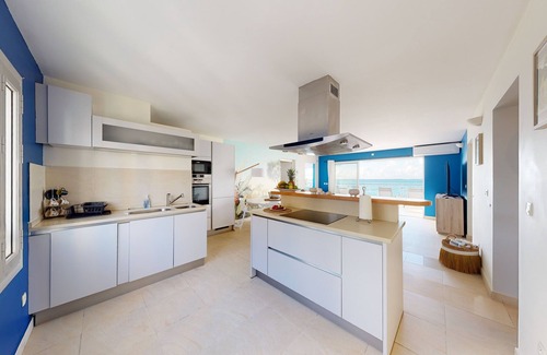 Grand Case Apartment | Magnificent waterfront apartment-Free breakfast