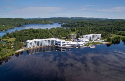 Esterel House | Magnifique Suite au Bord du lac à L'estérel, au Québec