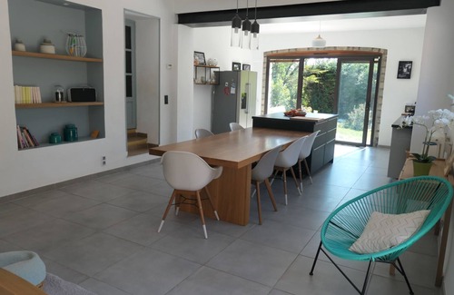Cabries Villa | Magnifique Villa Avec Piscine sur Terrain Arboré, Idéalement Située en Provence