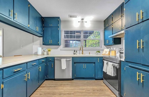 Tallahassee House | MAGNOLIA BARN 7-8 Bedrooms 8+ Parking Spots 2 Miles from FSUCapitol