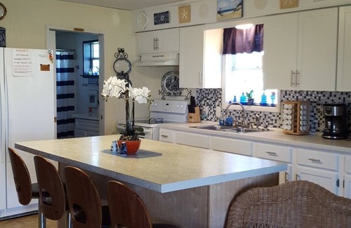 Port Lavaca House | Magnolia Beach cottage good for families or fishing groups