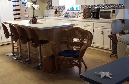 Port Lavaca House | Magnolia Beach cottage good for families or fishing groups
