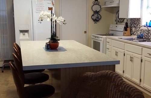 Port Lavaca House | Magnolia Beach cottage good for families or fishing groups