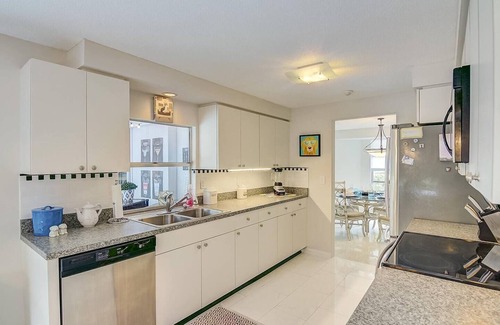 Southgate House | Magnolia Breeze - Charming, Modern Home with Pool by Gulfcoast Holiday Homes