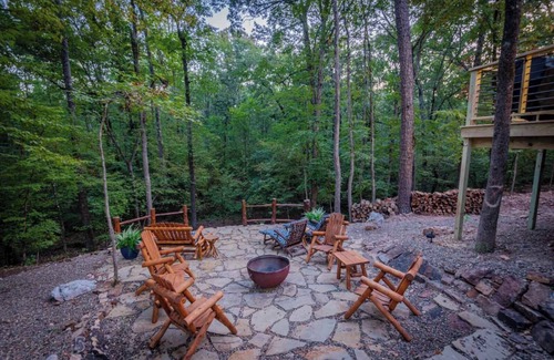 Broken Bow House | Magnolia Gem - Sleeps 2, SEASONAL creek, close to the park, river and lake!