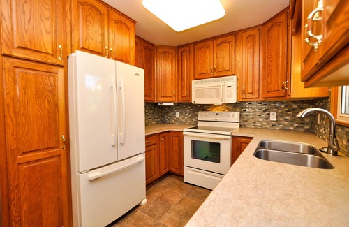 Rochester House | Magnolia House-4 Bdrm, 2 Bath - 2 Miles from Mayo Clinic/St. Mary's