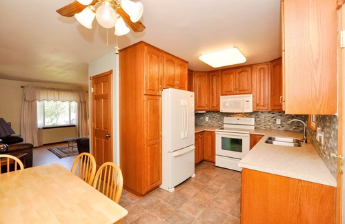 Rochester House | Magnolia House-4 Bdrm, 2 Bath - 2 Miles from Mayo Clinic/St. Mary's