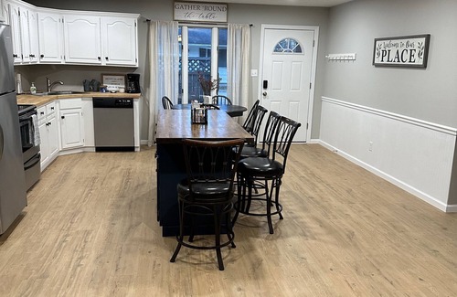 Carterville Condo | *Magnolia inn* updated condo, centrally located. Pet friendly! Boat/RV parking