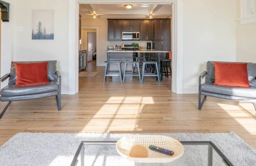 Shaw House | Magnolia on the Park | Spacious 4BR /ABODEbucks
