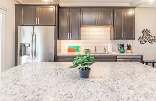 Shaw House | Magnolia on the Park | Spacious 4BR /ABODEbucks