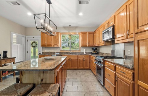 Negreet House | Magnolia Place by Toledo Town and Tackle on Lanan Bay