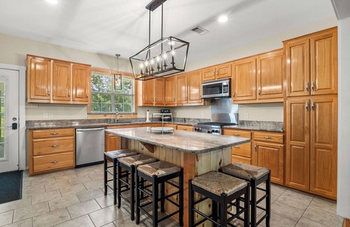 Negreet House | Magnolia Place by Toledo Town and Tackle on Lanan Bay