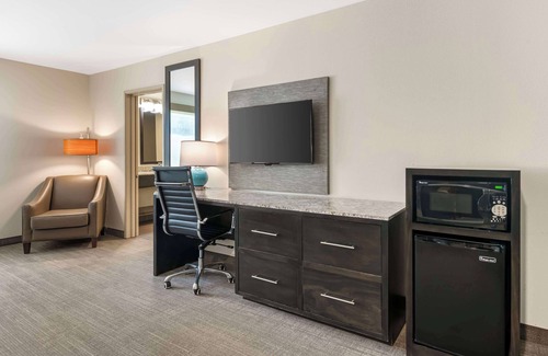 Fruitville Hotel | Magnolia Pointe, BW Signature Collection