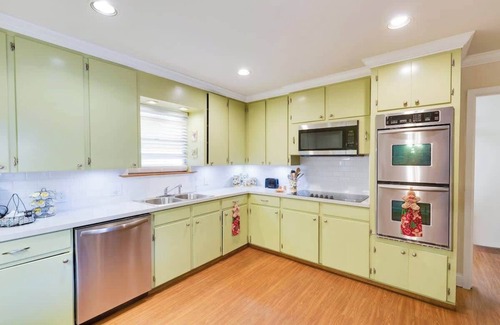 Longview House | Magnolia Staycation S