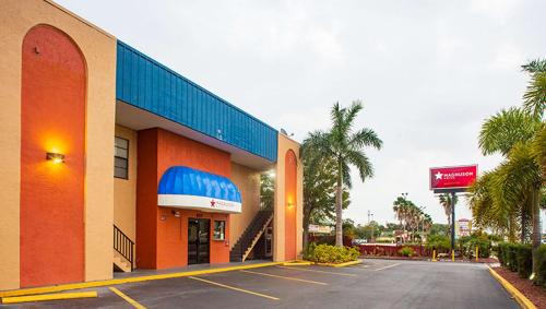 Bayshore Gardens Hotel | Magnuson Hotel Bradenton