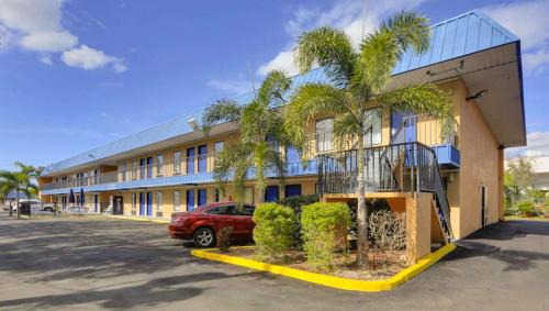 Bayshore Gardens Hotel | Magnuson Hotel Bradenton