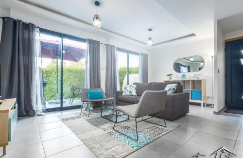Magny-le-Hongre House | Magny's Oasis - DisneyLand 5min - Private Parking - Terrace & Garden