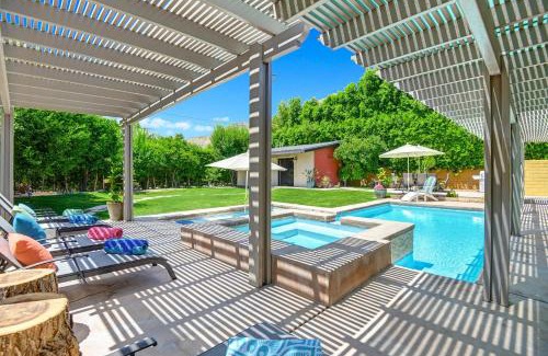 Tahquitz River Estates House | Mags Mountain View - Meredith Lodging
