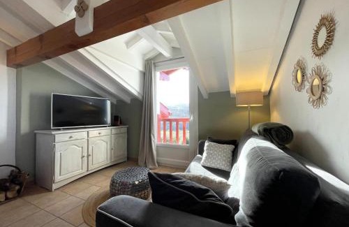 Ainhoa House | Mahastian