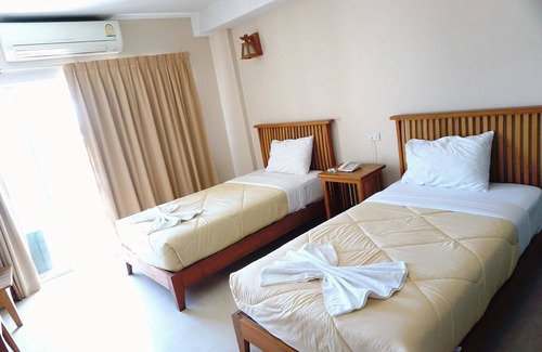 Nakhon Sawan Hotel | Maihom Resort Dechatiwong Bridge