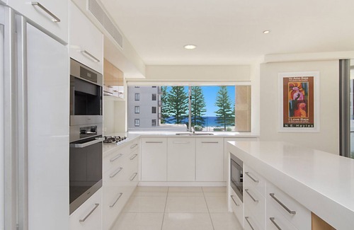 Coolangatta Apartment | Maili 6 Luxury sky home apartment in Rainbow Bay Coolangatta Wi-Fi Included