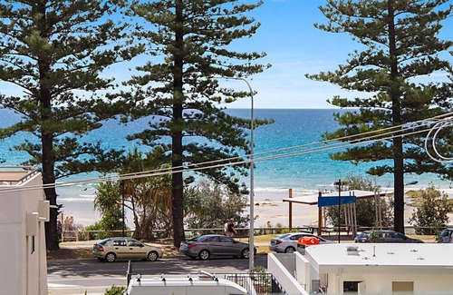 Coolangatta Apartment | Maili 6 Luxury sky home apartment in Rainbow Bay Coolangatta Wi-Fi Included