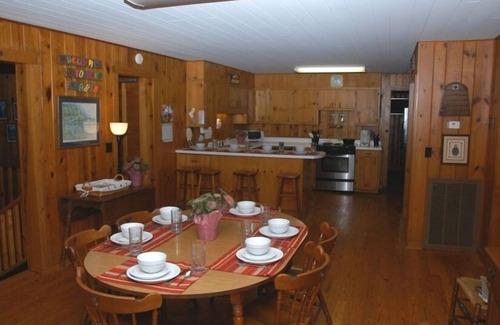 Groveoak Cabin | Main Channel, 47' Hdtv, Wifi, & Pool Table