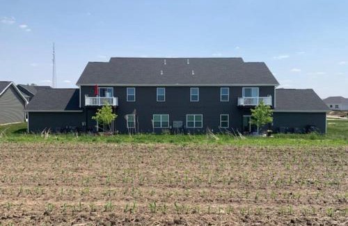 Bettendorf Apartment | Main Floor Cozy 2 Bedroom Condo in Bettendorf