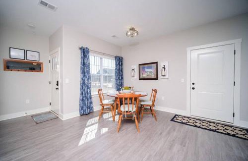 Bettendorf Apartment | Main Floor Cozy 2 Bedroom Condo in Bettendorf