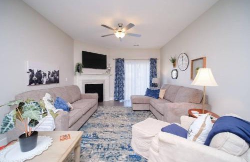 Bettendorf Apartment | Main Floor Cozy 2 Bedroom Condo in Bettendorf