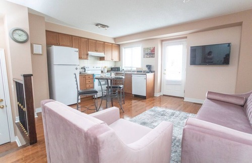 Vaughan House | Main Floor Luxury Apartment in Home