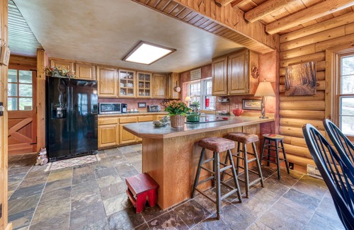 Grantsdale Cabin | Main & Guest Cabin on 3 Acres in Woods with Pond