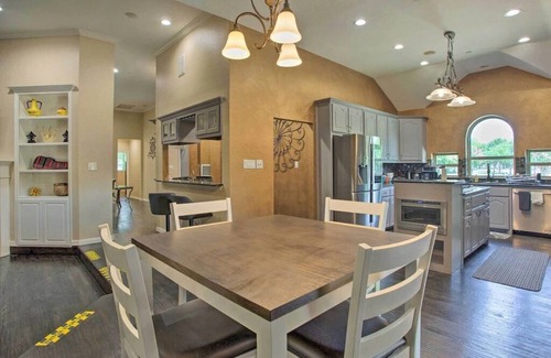 Allen Villa | Main House · Heated Pool~Pool Table~SPA~Home Theatre~Sleeps-20