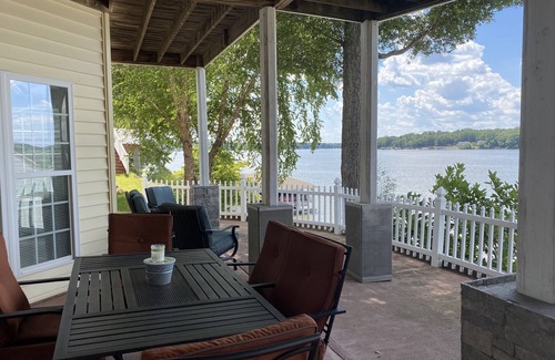 Macon House | Main Lake Luxury and spectacular panoramic views! Sleeps 8!