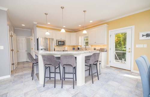Morristown House | MAIN LAKE Views - Fire Pit - Pool Table - Bikes - Kayaks - SUPs