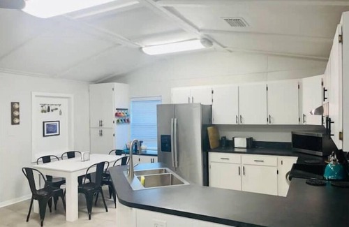 Weeki Wachee Gardens House | Main River house: Includes Kayaks, Canoe, Game Rm, Weeki Spring behind home,
