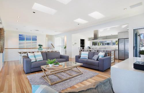 Surfers Paradise House | Main River Magic