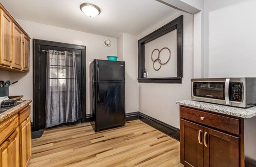 Dubuque Apartment | Main St. Studio 1BR/1BA