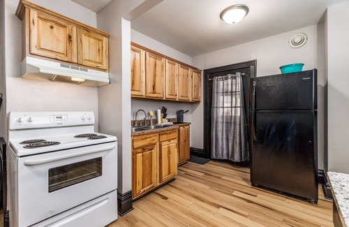 Dubuque Apartment | Main St. Studio 1BR/1BA
