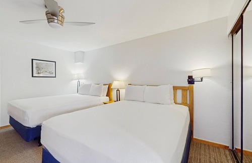 West End Cabin | Main Street gem - pool & hot tub - walk to lifts, dog-friendly, balcony