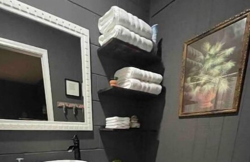 Collinwood Apartment | Main Street Suite in Collinwood
