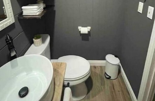 Collinwood Apartment | Main Street Suite in Collinwood