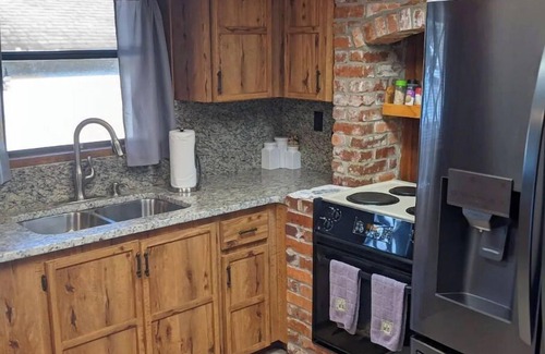 Weeki Wachee Gardens House | Main UpRiver Cedar Cabin w/Kayaks l New Dock l Ladder l gazebo l BBQ