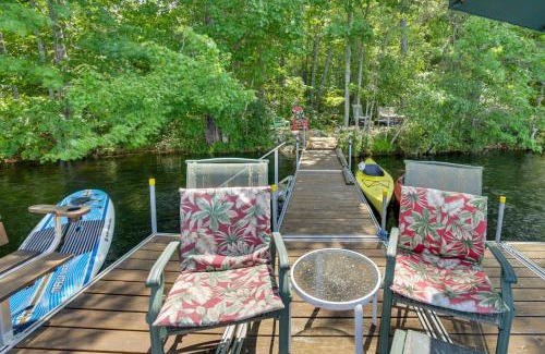 Augusta House | Maine Cottage with Dock and Kayaks, Near Augusta!