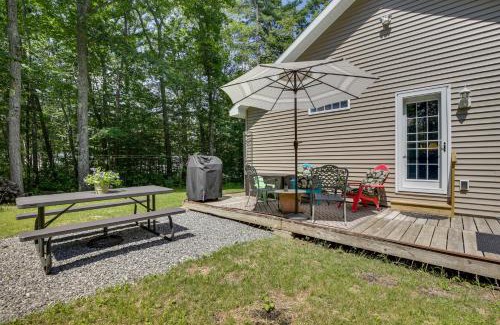 Augusta House | Maine Cottage with Dock and Kayaks, Near Augusta!