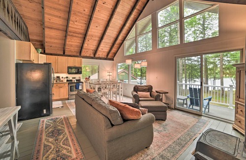 Lake Arrowhead Cottage | Maine Fall Foliage: Lakefront Home in Limerick!