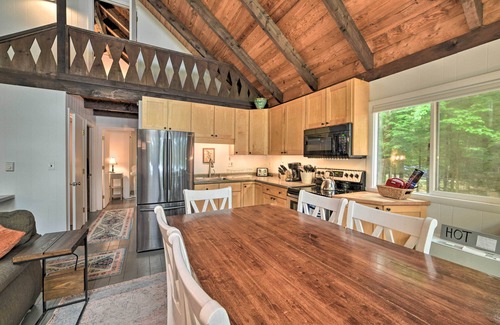 Lake Arrowhead Cottage | Maine Fall Foliage: Lakefront Home in Limerick!