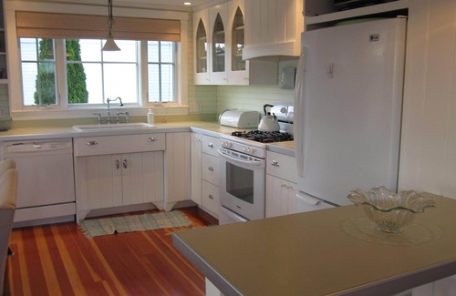 Trevett House | MAINE SALT WATER COTTAGE WITH DOCK - MINUTES TO BOTANICAL GARDENS