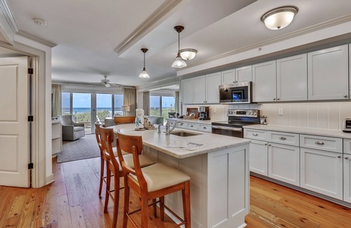 Holmes Beach Condo | Mainsail Beach Inn 3 Bedroom Beach Facing Unit